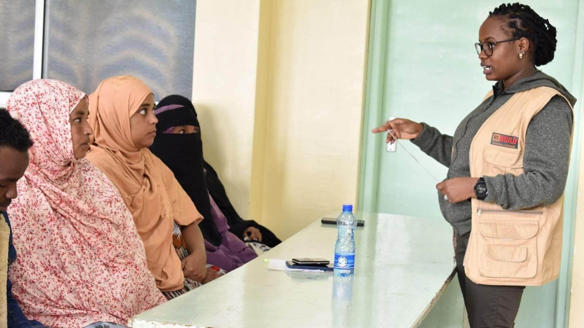 IRC’s Dorcas Mwangi leads a SGBV session in Eastleigh, Nairobi. These sessions provided dialogue, education, and empowerment, helping participants acquire tools to prevent and respond to SGBV